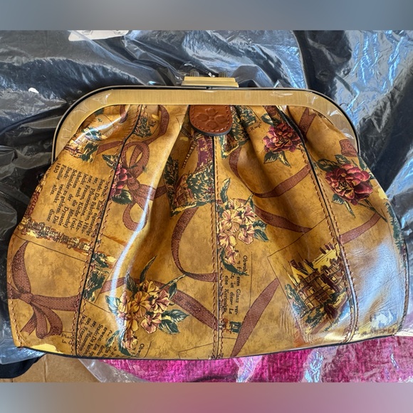 Patricia Nash Handbags - 🎉LAST CHANCE🎉 PATRICIA NASH Leather Verbania Framed Crossbody